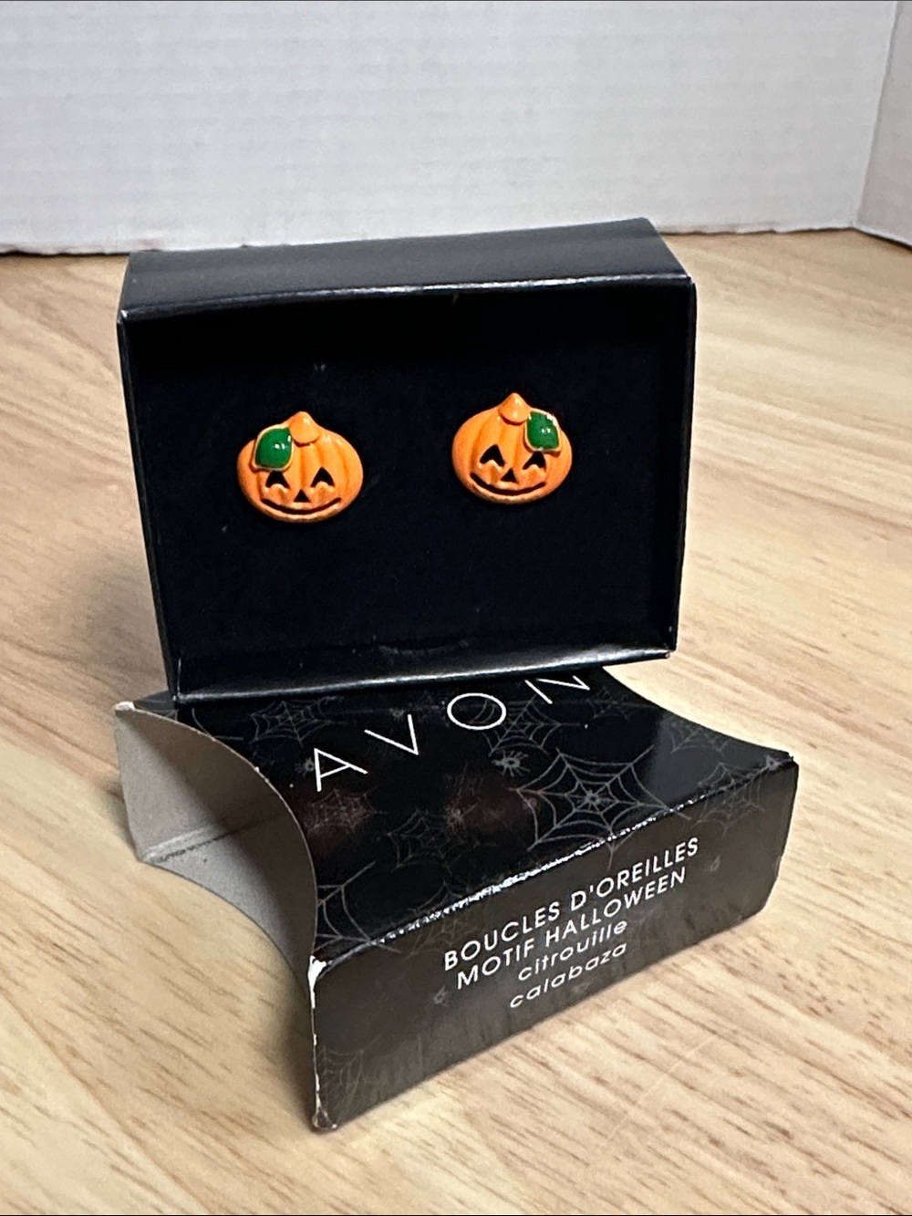 Brand New 2012 Avon Halloween Jack O Lantern Pierced Earrings With Box 🎃
